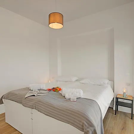 View On Hill Apartment *