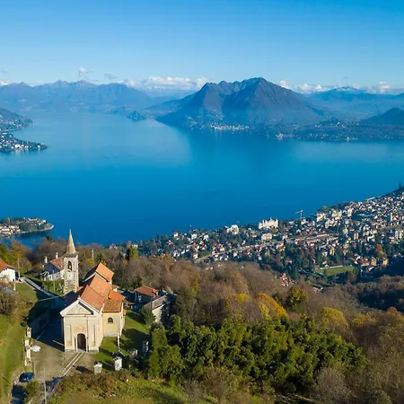 View On Hill Apartment Stresa